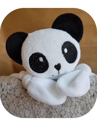 motif de broderie tête doudou panda à broder tout dans le cadre