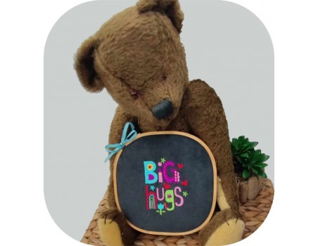 Motif de broderie machine vintage Big Hugs