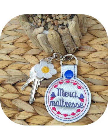 Motif de broderie machine porte clés rond merci maîtresse  ITH