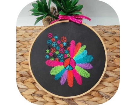 Motif de broderie machine marguerite hippie