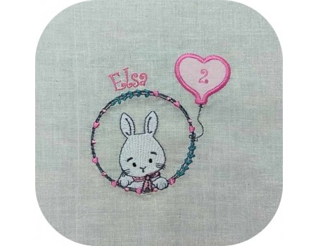 Motif de broderie machine lapin fille avec son ballon coeur en appliqué