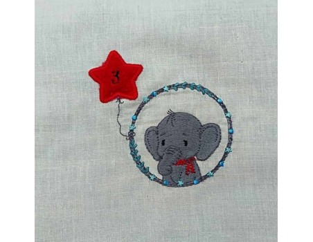 Motif de broderie machine l'éléphant garçon avec son ballon étoile en appliqué