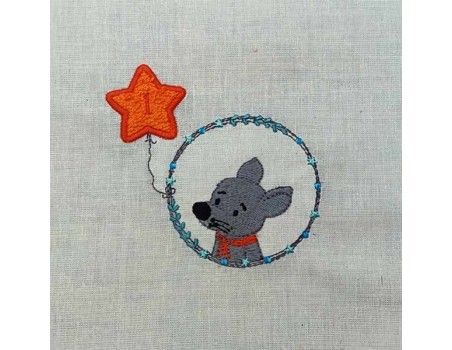 Motif de broderie machine loup garçon avec son ballon étoile en appliqué