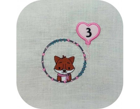 Motif de broderie machine renard fille avec son ballon coeur en appliqué