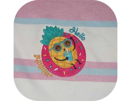 Motif de broderie machine bouée donut avec ananas