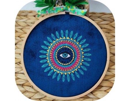 Motif de broderie machine mandala oeil chance