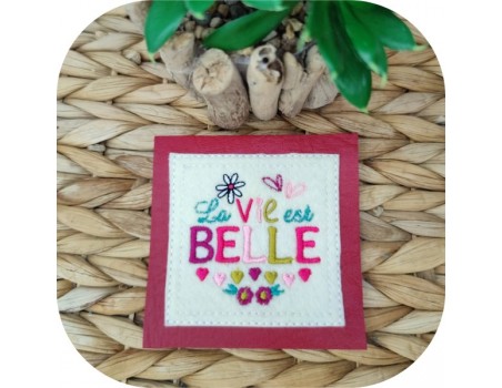 Motif de broderie machine la vie est belle