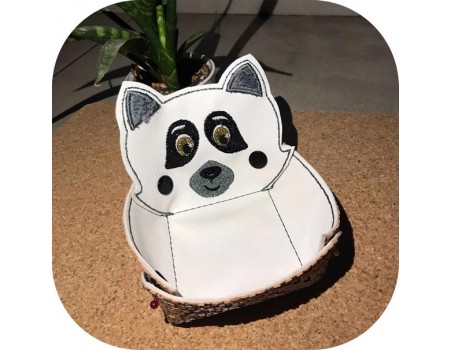 machine embroidery design ith racoon head box