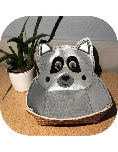 machine embroidery design ith racoon head box