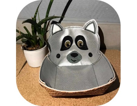 machine embroidery design ith racoon head box