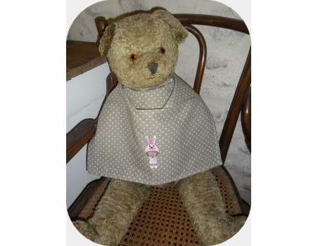 Motif de broderie machine petite fille déguisée en lapin