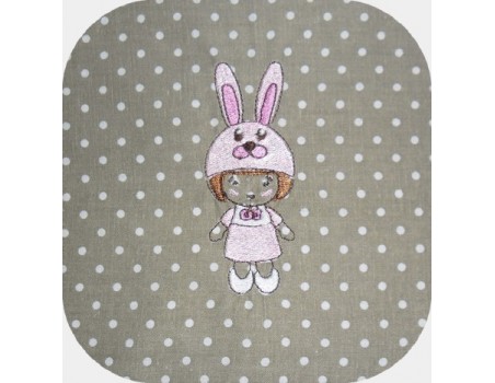 Motif de broderie machine petite fille déguisée en lapin